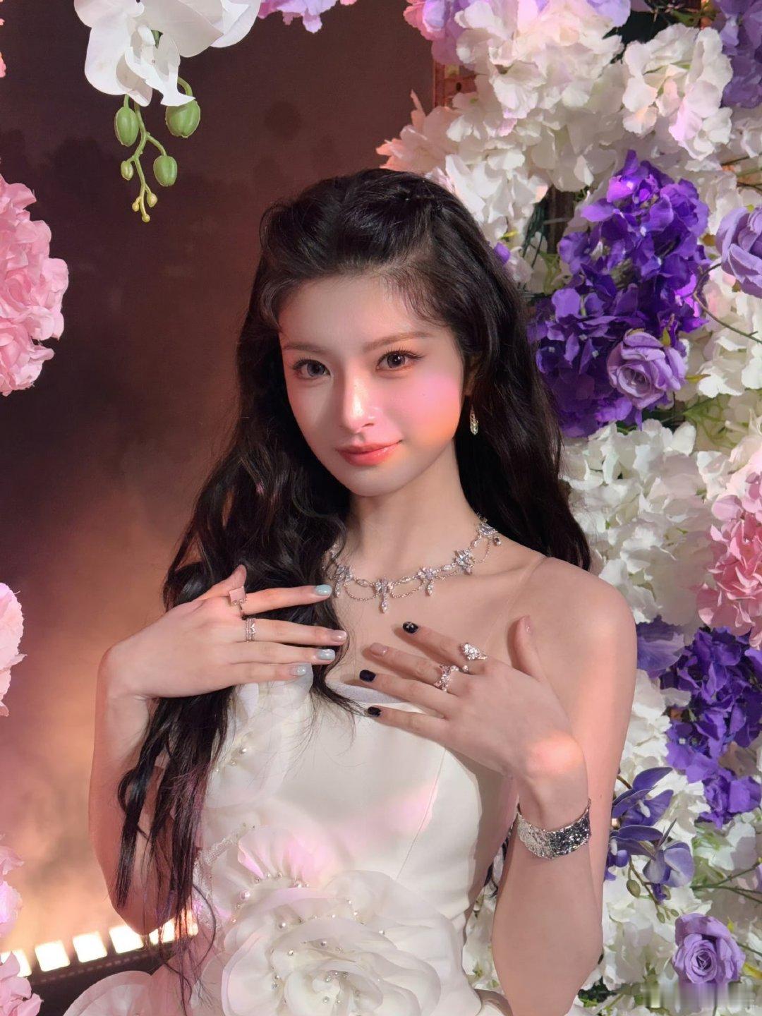 王怡人想和赵丽颖刘诗诗演姐妹王怡人谈作为演员前进道路上的航标 新人演员的真诚！王