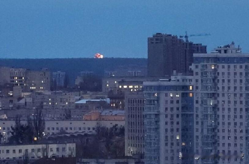 以色列军方称在黎巴嫩击毙伊朗圣城部队成员。
路透耶路撒冷12月25日电——以色列