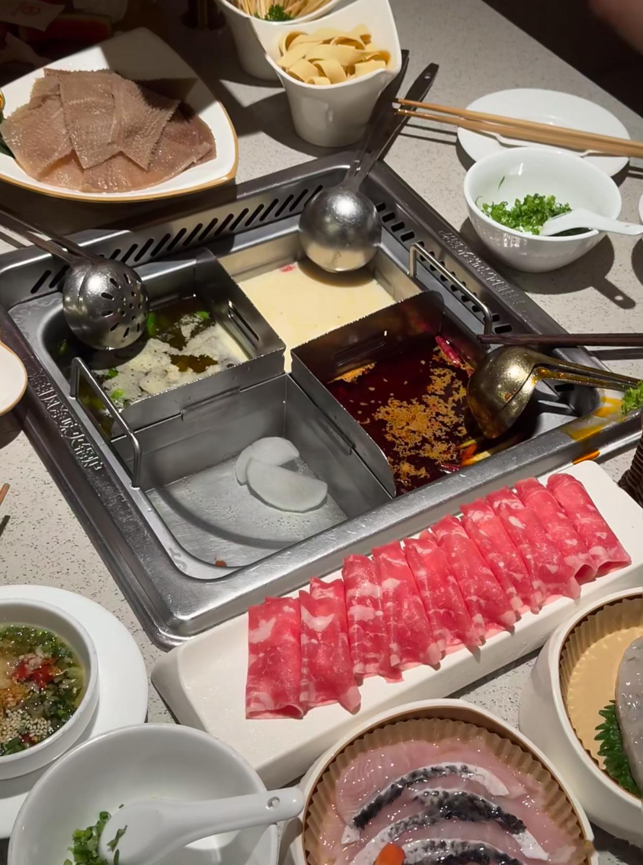 后面怎么走都不看了，本周收获已经非常丰厚，出来吃个火锅暖暖身🥱日常分享