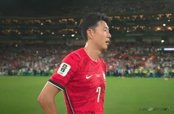 糟糕的亚洲一哥孙兴慜！

本届世界杯对于33岁的孙兴慜来说，无疑是一段充满挣扎与