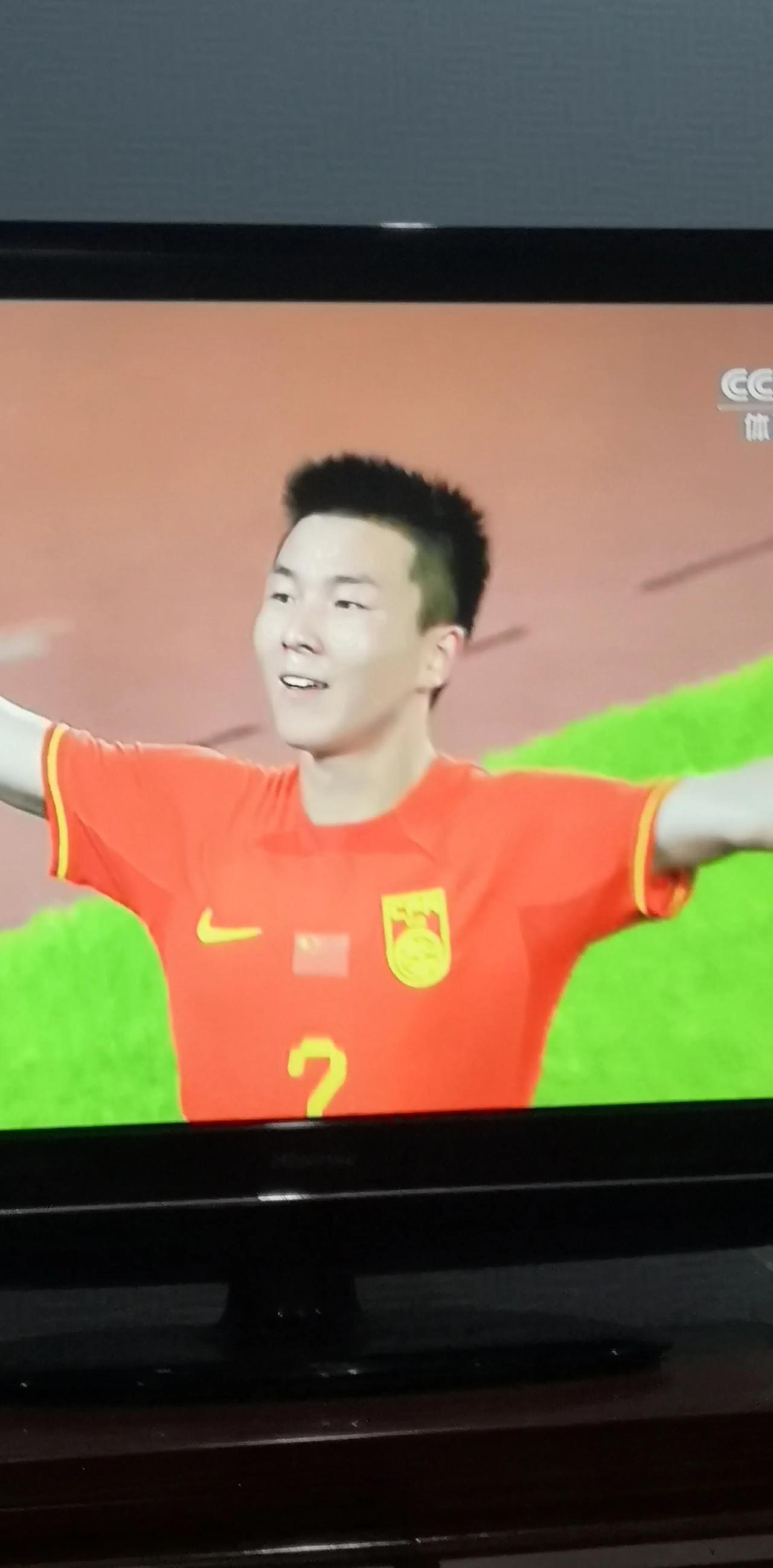 今晚7：30中国男足有一场友谊赛，对手为中亚劲旅乌兹别克斯坦，CCTV5现场直播