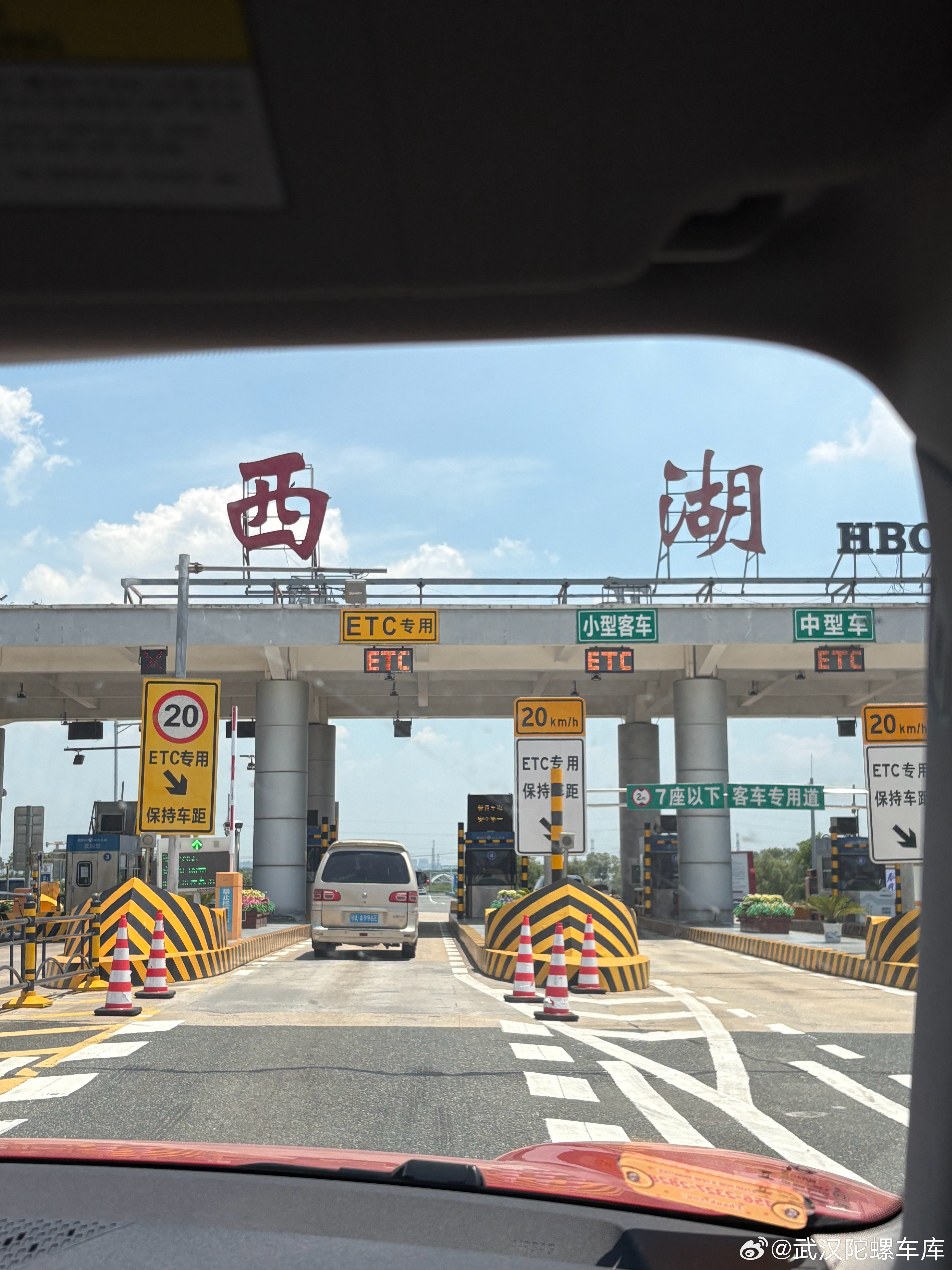 去孝感收个车怎么给我干西湖来了武汉真是个神奇的地方既有德国柏林 又有杭州西湖  