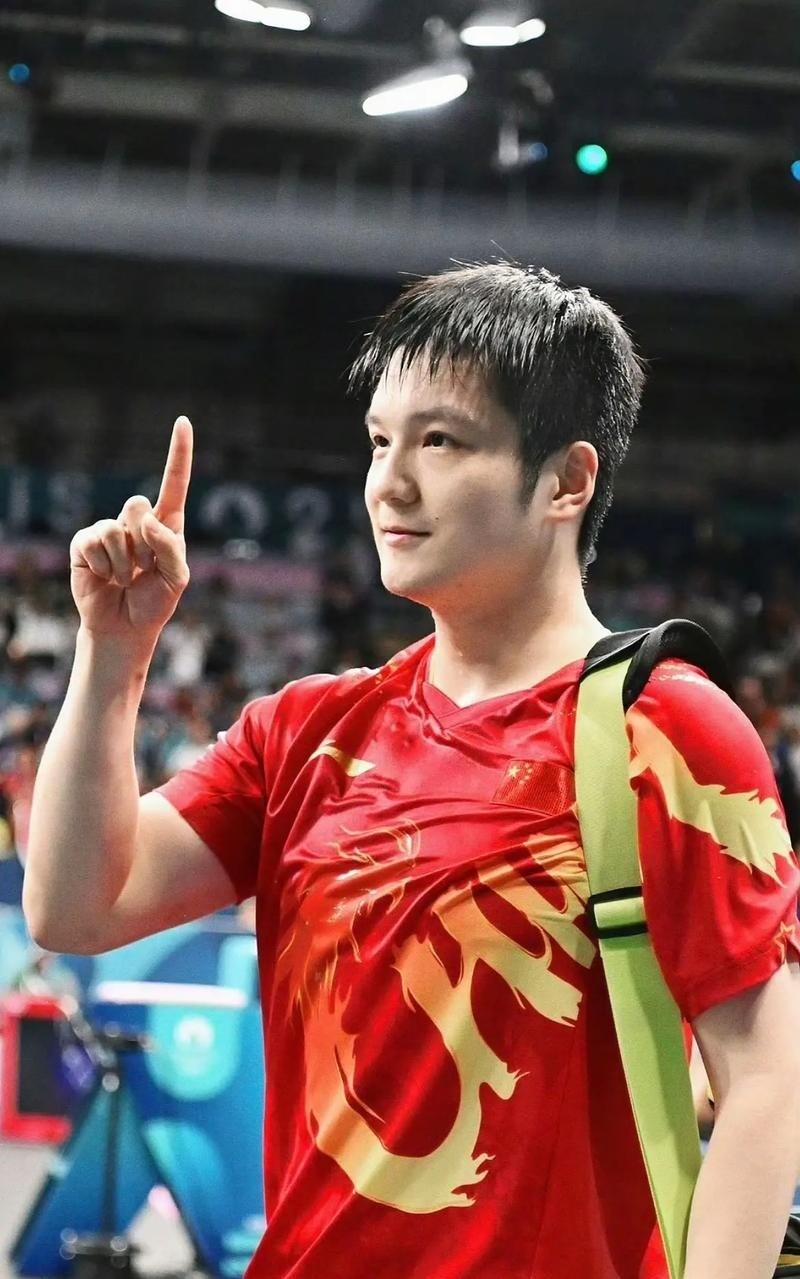 作为看了十几年国乒的老粉，看到周启豪这小子居然在封闭集训里逆袭拿地儿了，我真有点