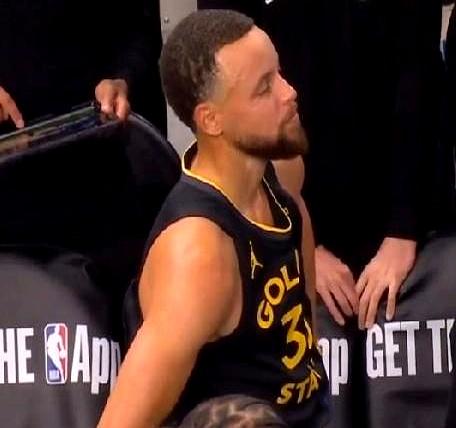 我们很清楚库里的可怕之处，所以必须努力防住他这个点。
 

对手阿门整场都死死地