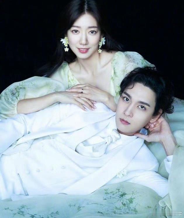 曝朴信惠怀二胎，预计今年秋天分娩。朴信惠和丈夫崔泰俊的第一个孩子是2022年5月