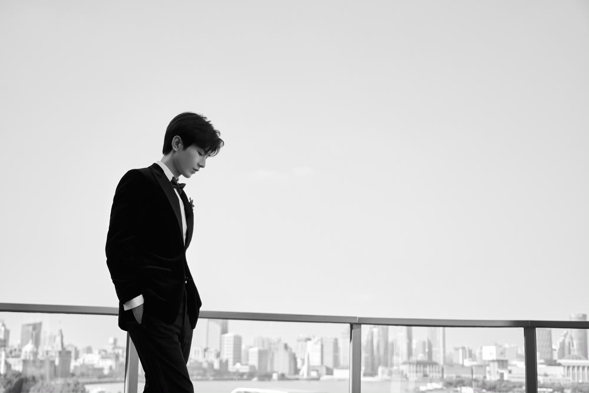 成毅狩谎cy成毅林彦廷成毅:“鲜活的人物就像花朵一样，不同颜色的花朵，开花肯定是