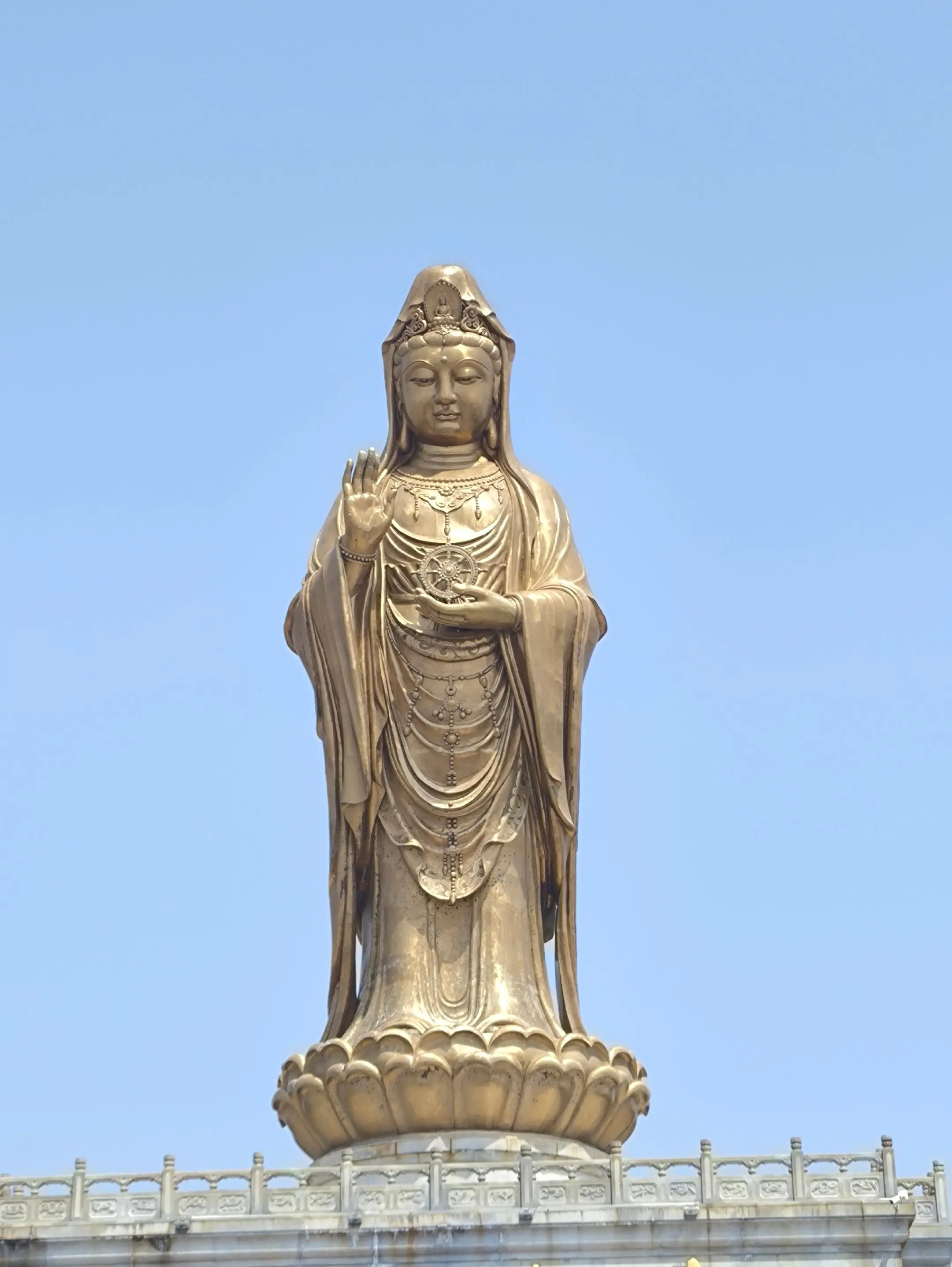 朝拜普陀山南海观音，愿家人平安健康，诸事顺遂，自己平安喜乐，万事胜意...