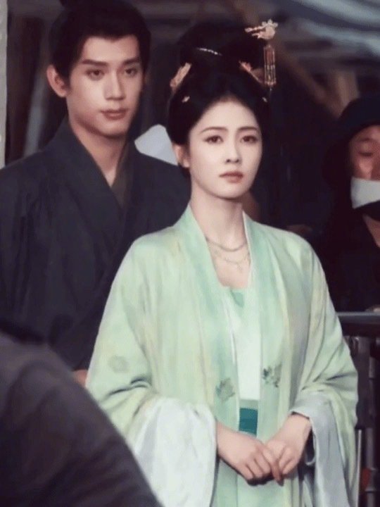 林沐然20岁的年纪19年戏龄，合作名单从吴磊、白鹿到廖凡、刘德华，横跨新生代和老