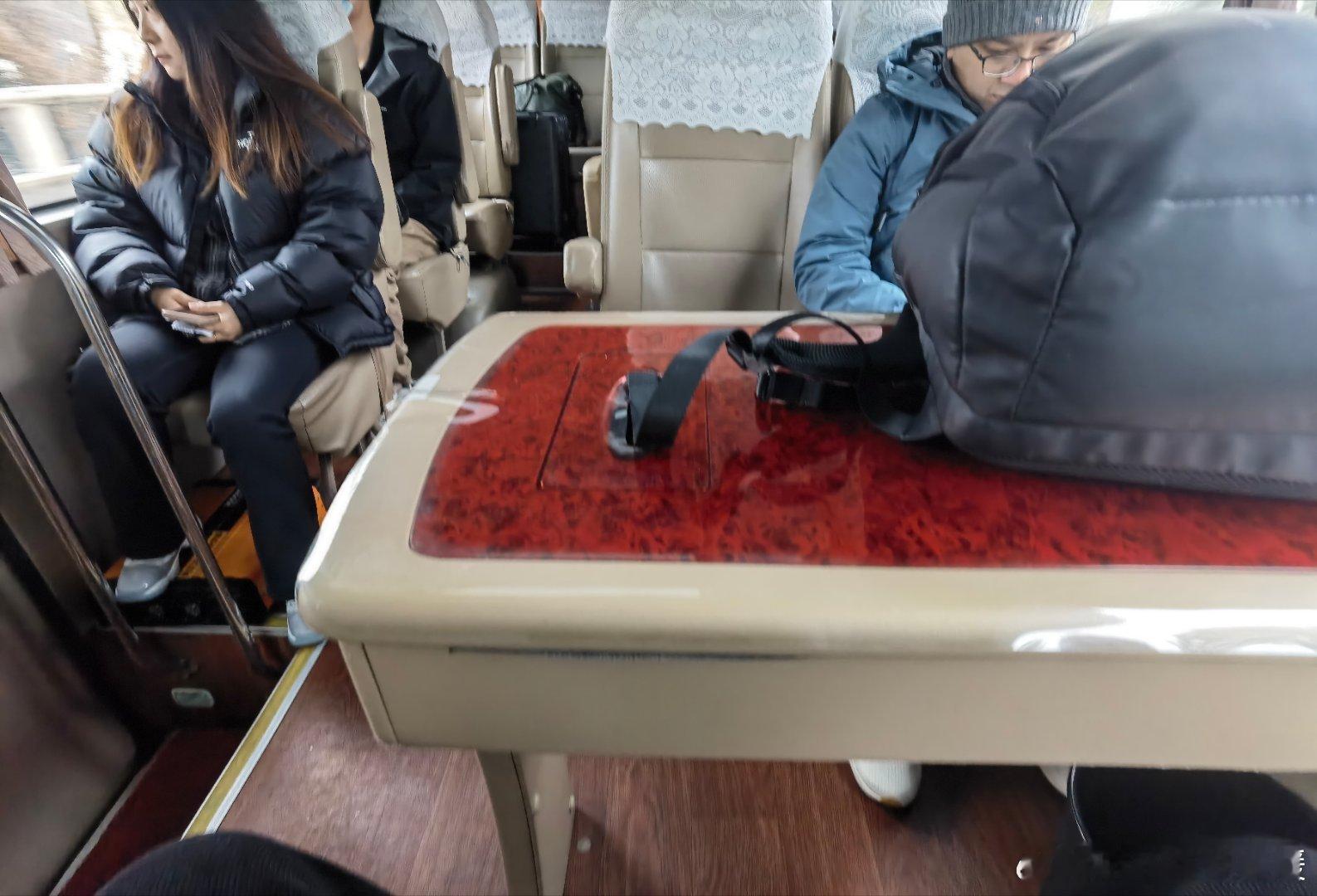 终于抢到了考斯特的小桌子座位[doge] 好好感受一下！ ​​​