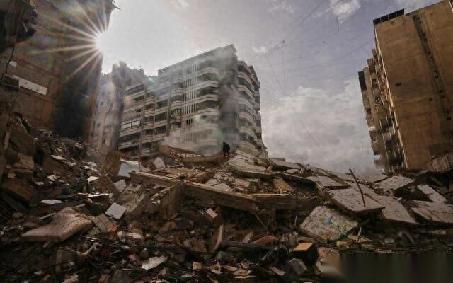 一边喊着要在巴黎坐下来谈和平，另一边炸弹还在往贝鲁特市区砸。以黎两国据说马上要直