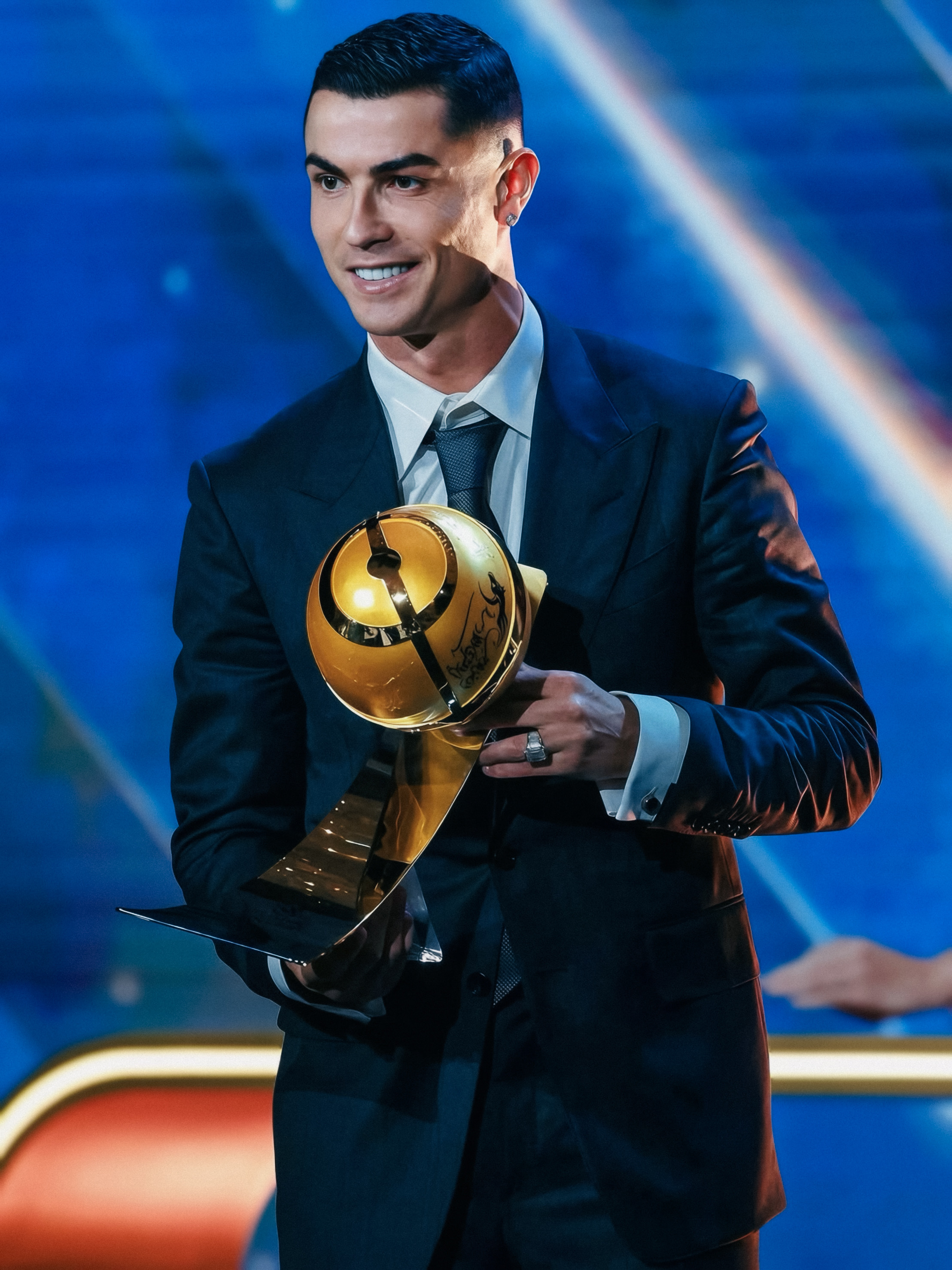 C罗荣获环足中东最佳球员奖 C罗出席环足镜头图集❷𝑪𝒓𝒊𝒔𝒕𝒊𝒂?