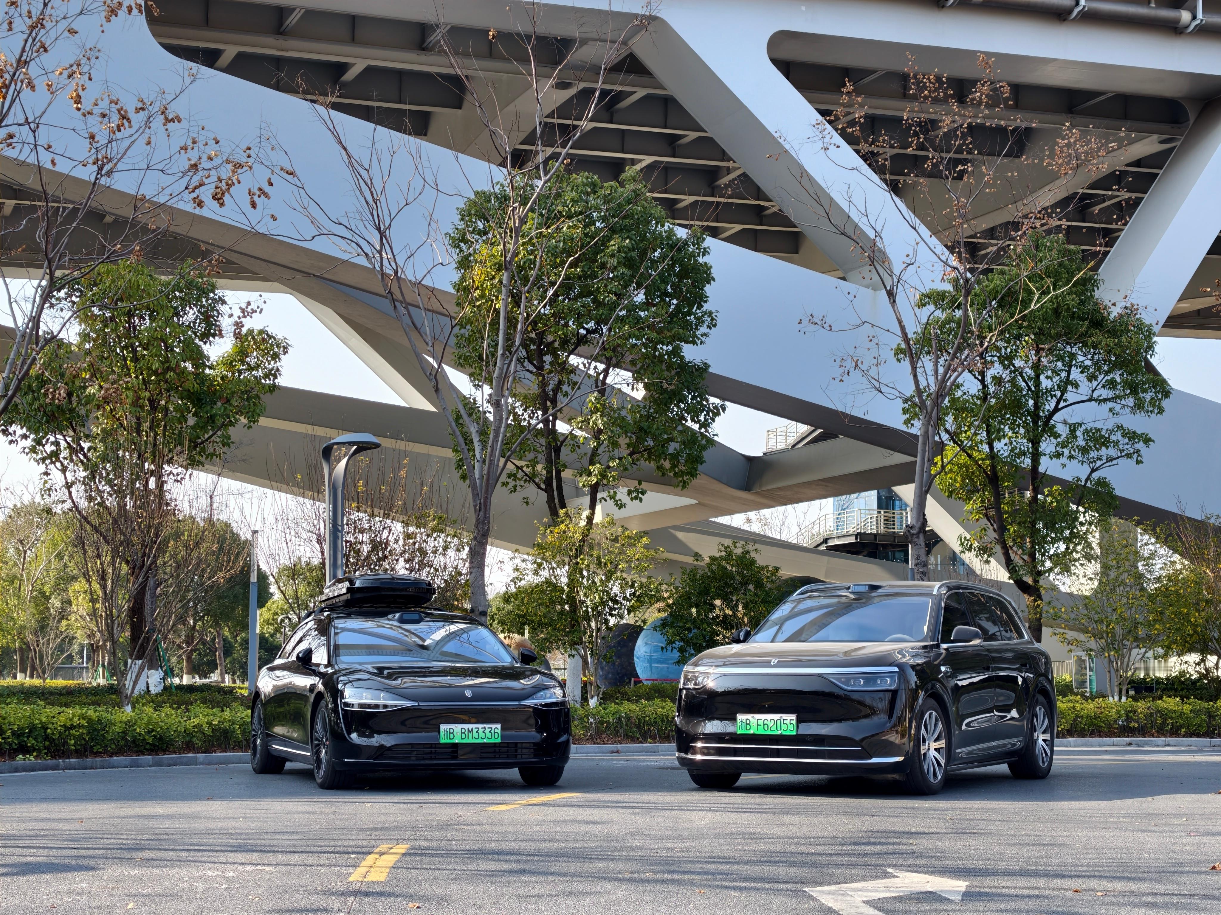 趁着好天气把我的问界M8和享界S9T都开出来拍一期节目。我发现这些年我买的车大部