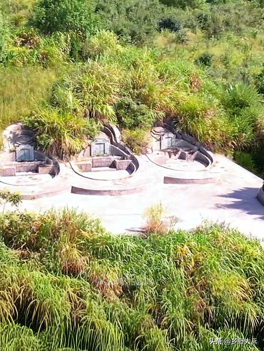 山边上发现三座坟墓，左边墓主人当过司令部副政委，中间墓主人当过军政治处主任，右边