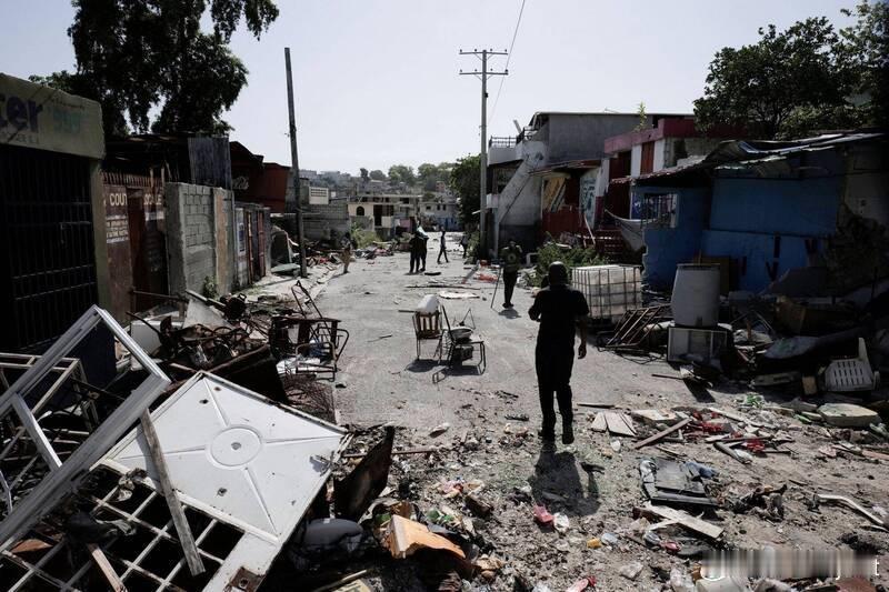 【海地黑帮猖獗 竟向美大使馆海军陆战队开火】 海地治安危机已全面失控！美国军方发