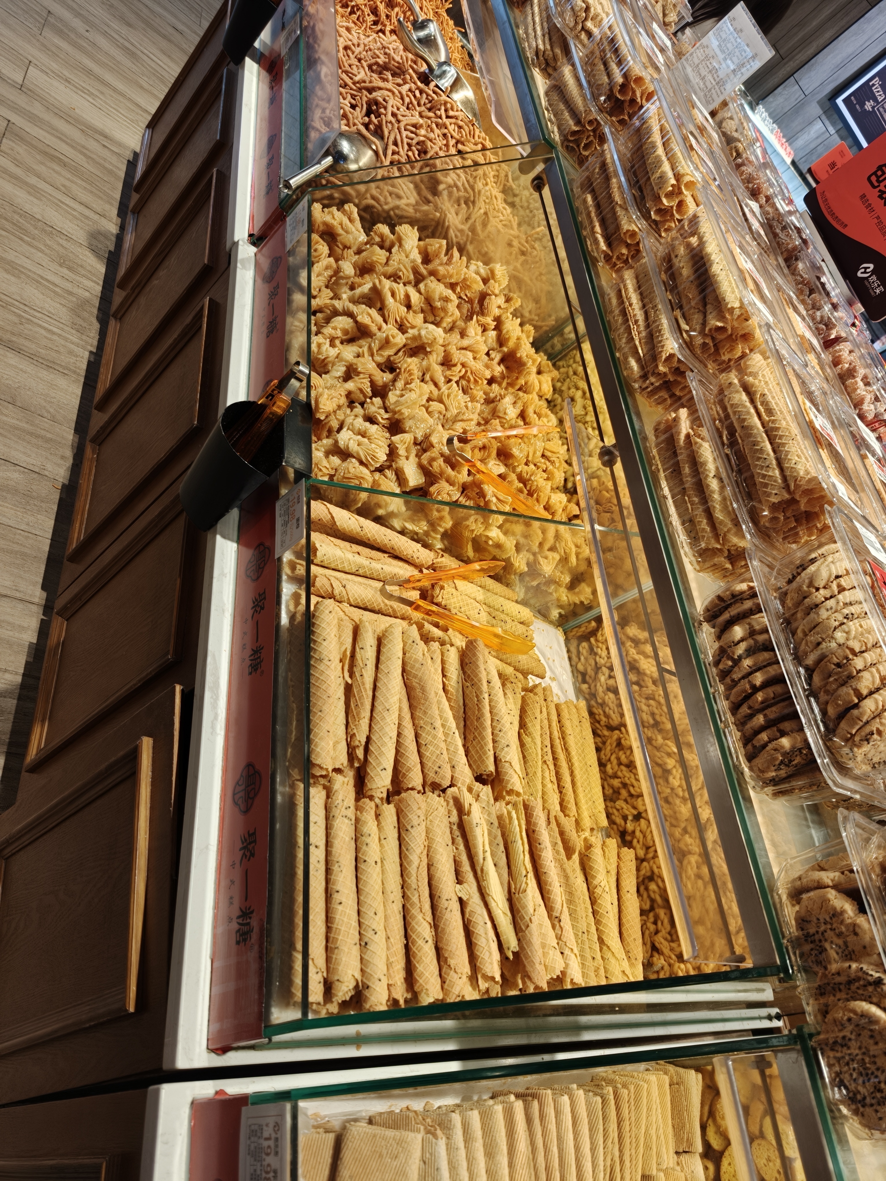 我就不信有人对这些东西有抵抗力，饿了来超市蹭一下 