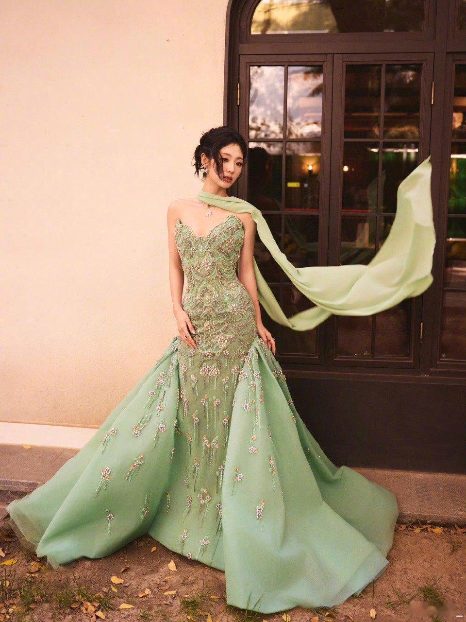 邢菲喊欧豪姐夫邢菲今天就这么水灵灵的喊欧豪姐夫，这是还没从生万物里走出来吧！好有