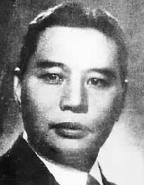 1988年，蒋经国的葬礼上，张群坐轮椅来送蒋经国最后一程，此时的张群已经99岁高