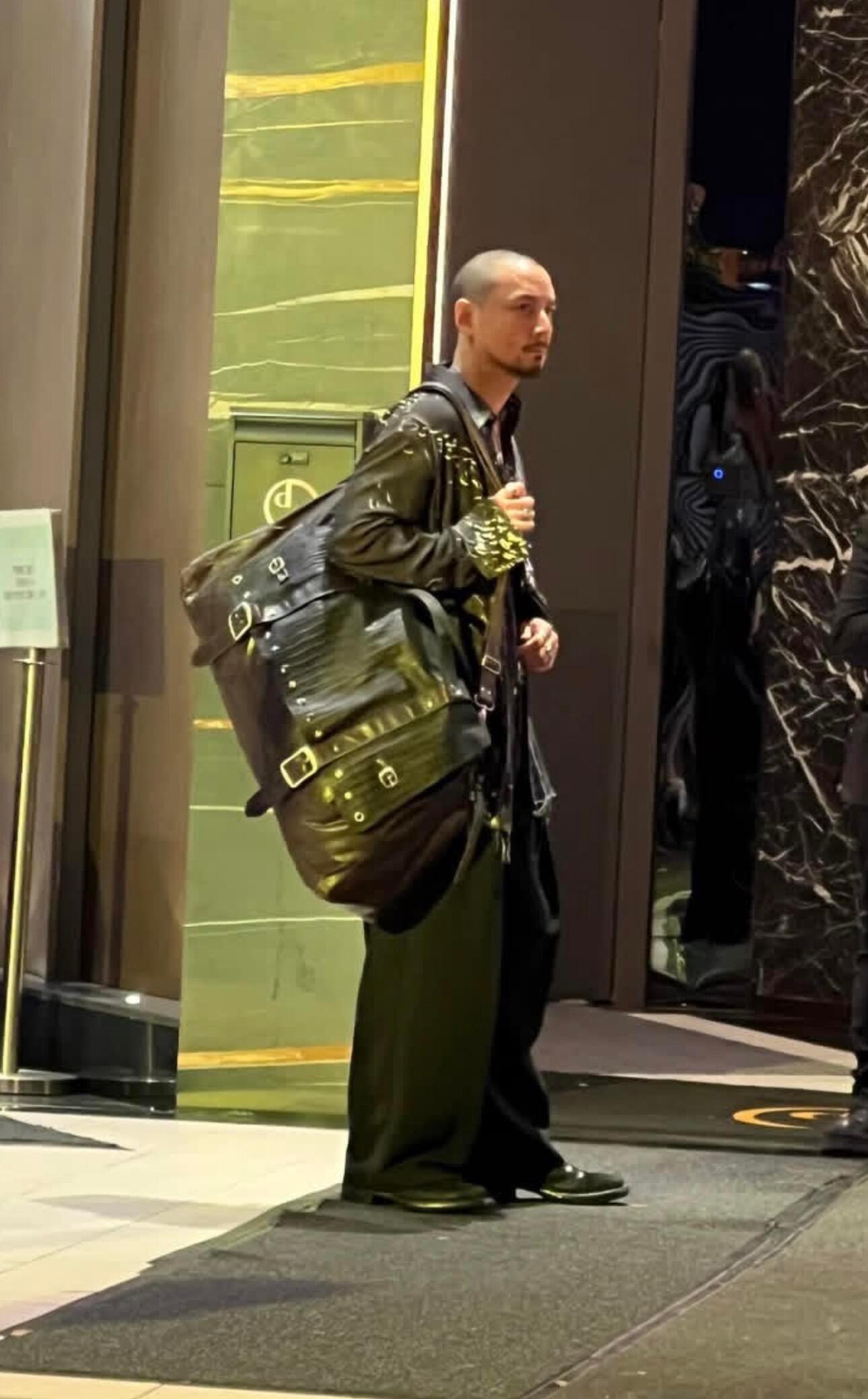 吴彦祖在《九龙城寨之终章》的造型，太野了