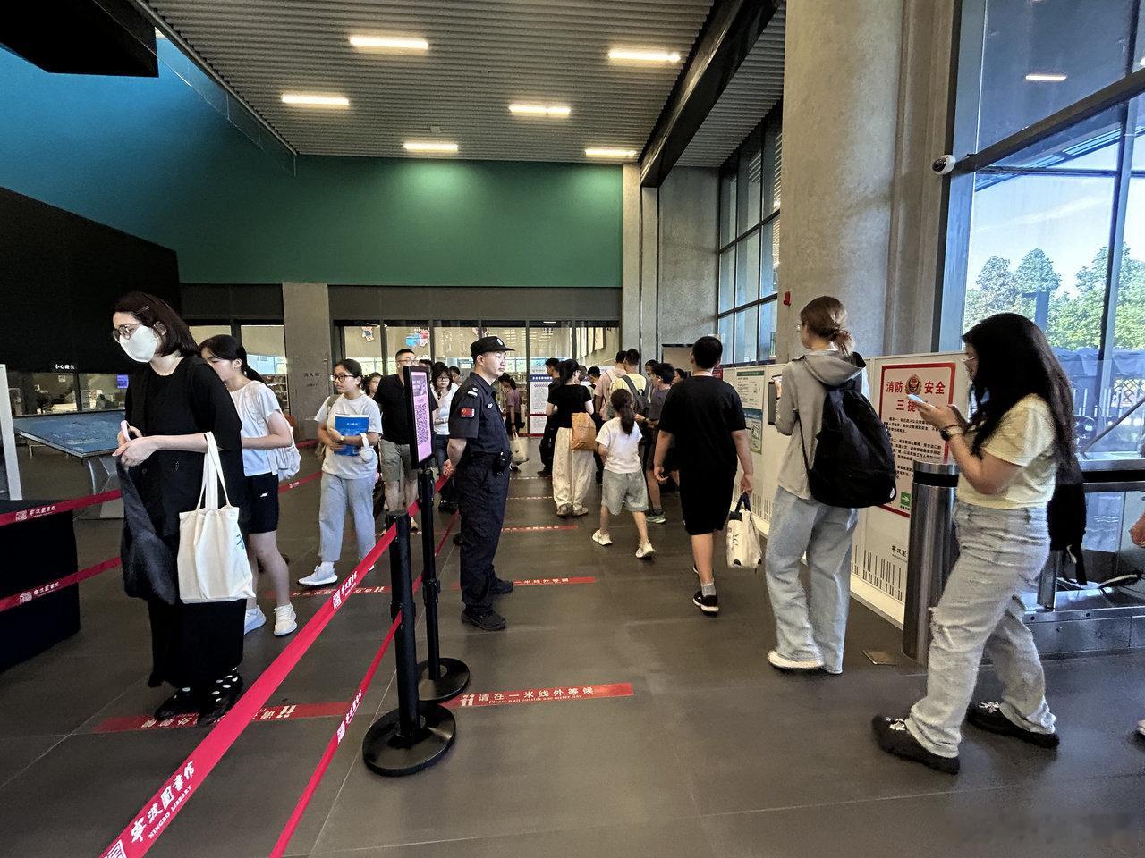 我陪孩子读经典 【暑期宁波图书馆人气爆棚成家长热门存娃好去处 】宁波中小学放暑假