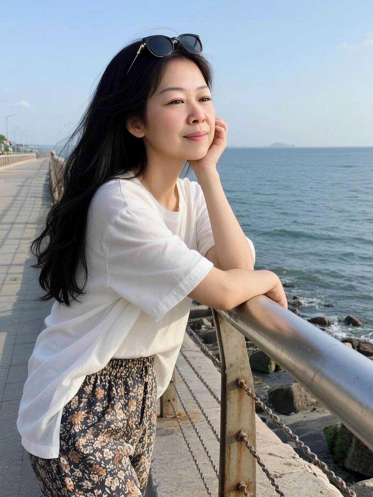 慢慢了解我。AI海滨氛围感写真