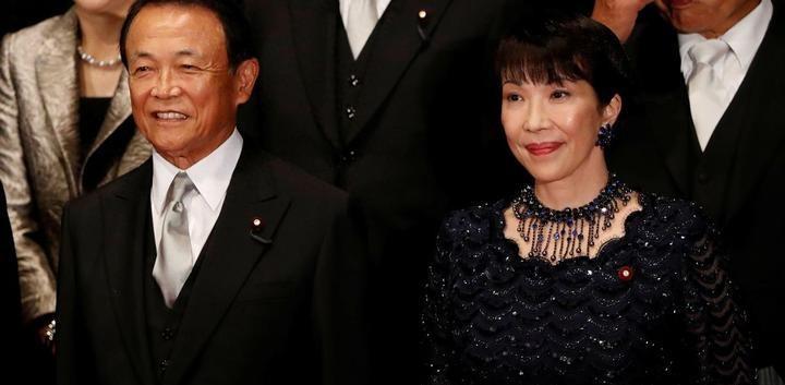 八十六岁的麻生太郎最近又忙起来了。这位日本政坛的"不老松"，正悄悄给上任不到一年