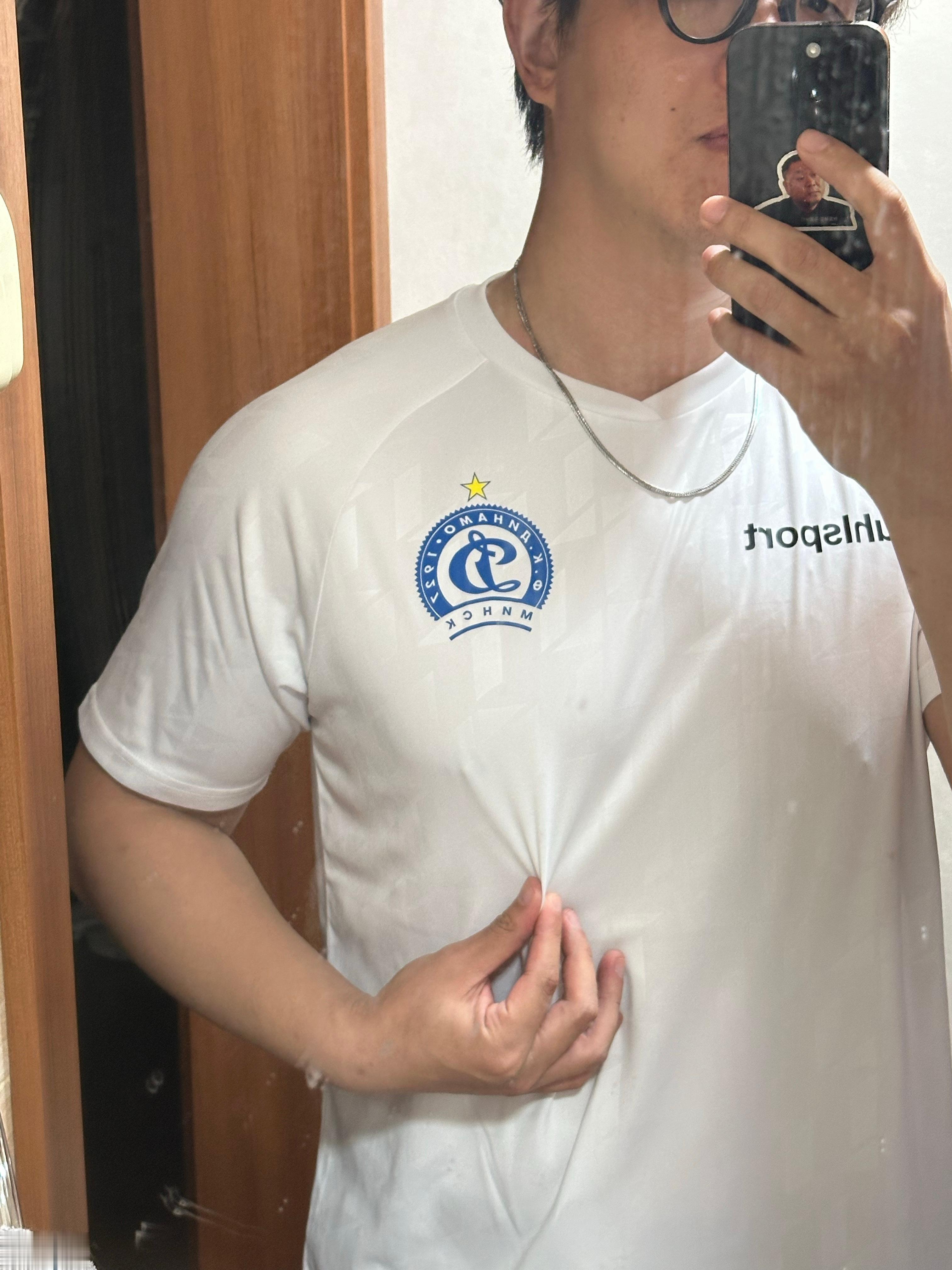 昨天踢球，以26-7的大比分惨败。球队连夜开会，痛定思痛，吃了700多块钱的羊肉
