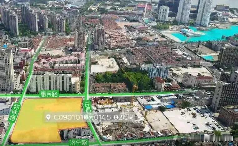 上海，今年已经拍出第7块地王了。

不是说楼市不行了吗？不是说开发商都要躺平了吗