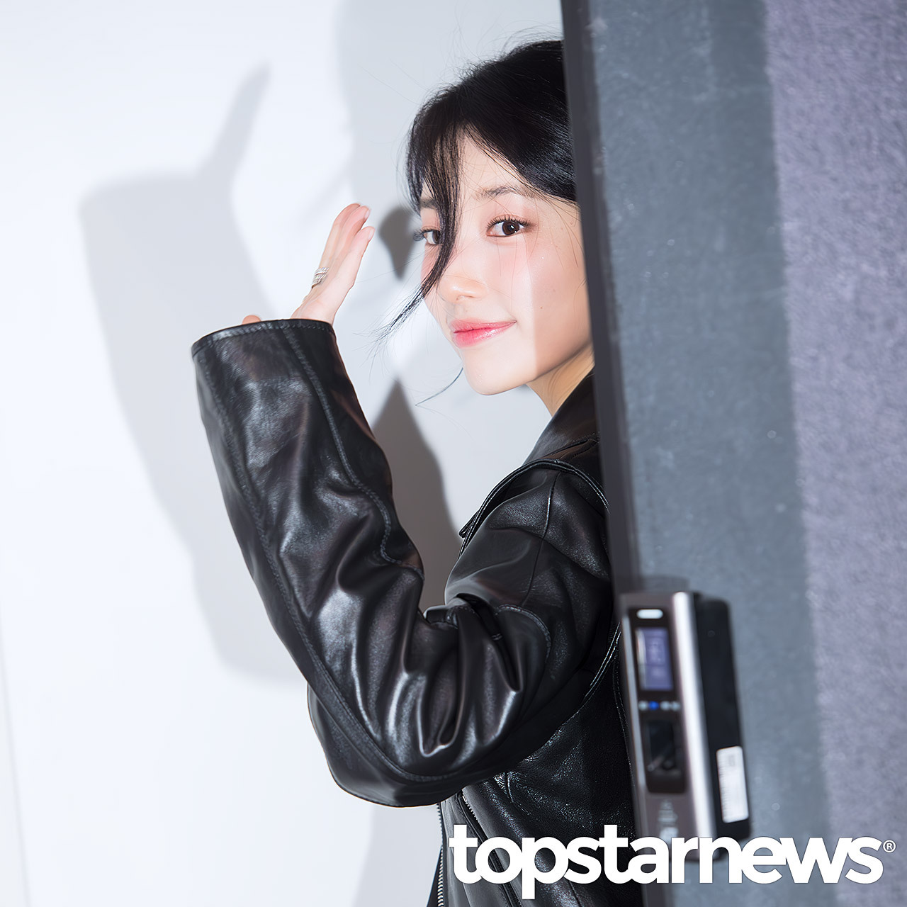 裴秀智、金泰亨同场活动媒体新闻图 