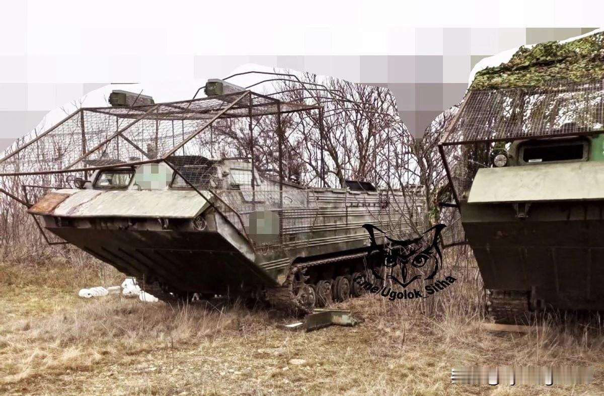 PTS-2是苏联研制的一种履带式两栖运输车。