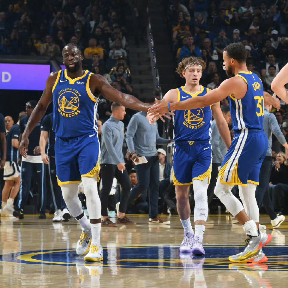 库里：打了一辈子仗就不能享受享受吗？[doge]今天勇士大胜灰熊的比赛中，有四人