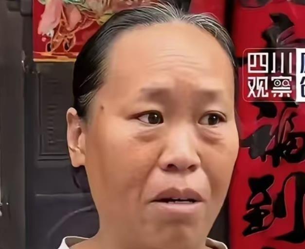 五十岁的老周，泥水匠，肺癌复发，儿子考上大学摆升学宴，棚子塌了，人没了。
院子里