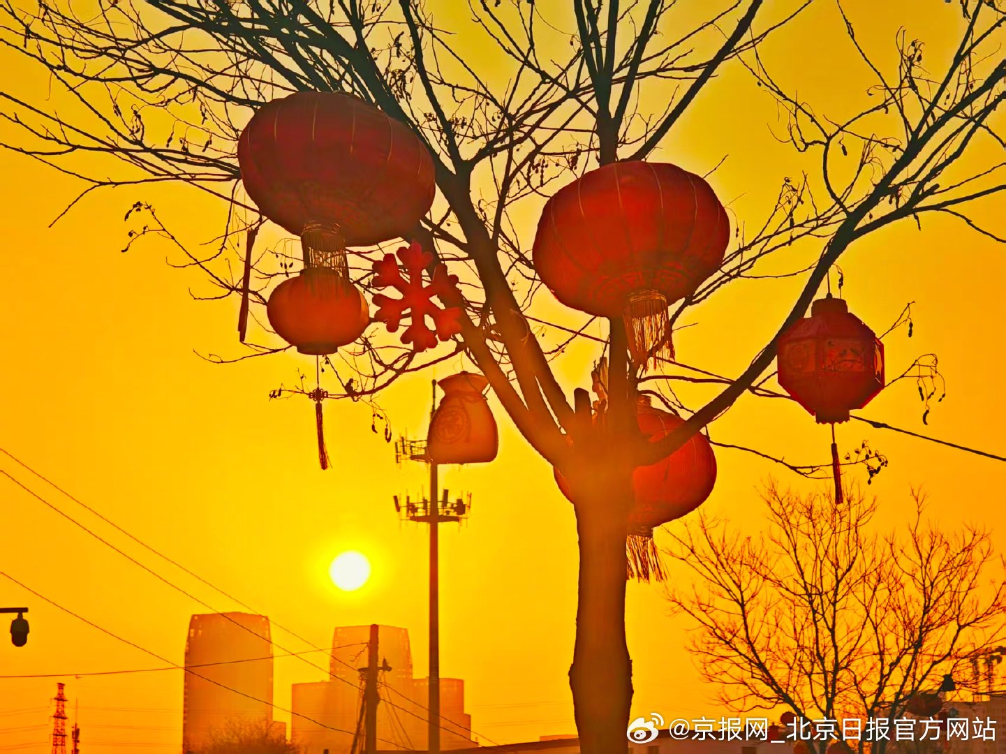 【#一觉醒来就立春了#】#北京朝霞有春的味道了# 2月4日清晨，北京朝霞正将日出