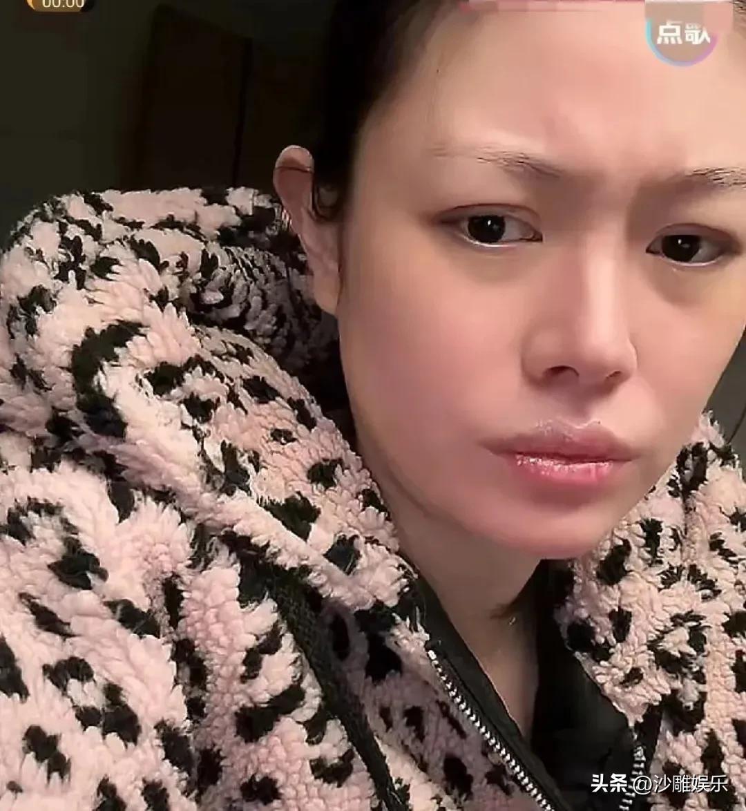 汪峰前女友， 罕见破防！

3月5日晚，葛荟婕在直播带货时罕见破防，谈及父母，她