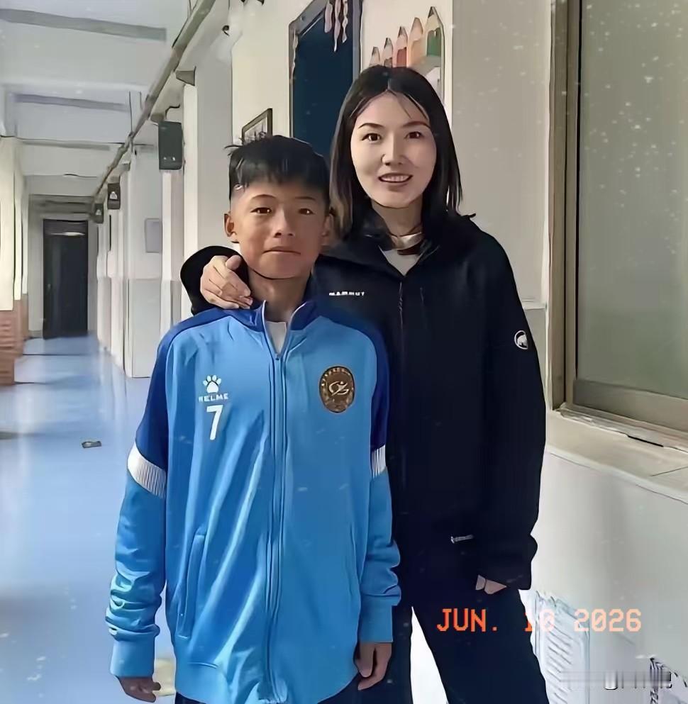 孟新艺回国了，等待他的不是欢迎仪式，也不是球迷的欢呼声，而是他学校老师的一句话，