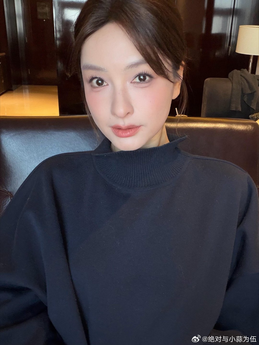 吴昕第一套化妆品是何炅送的 从《快本》青涩小妹到独当一面的主持人，吴昕20年成长