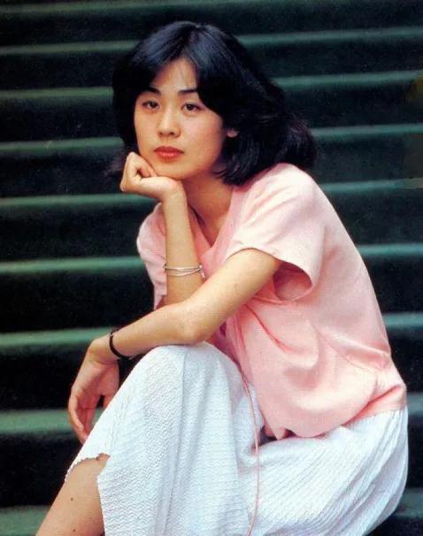 一次，郭德纲问朱时茂：“你和丛珊太般配了，怎么没谈个恋爱？”朱时茂坦言：“我俩感