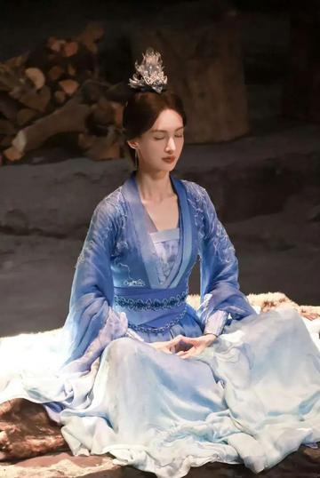 金晨这次在《凡人修仙传》的表现真是差的很多啊。

她在里面演第一美人南宫婉，镜头