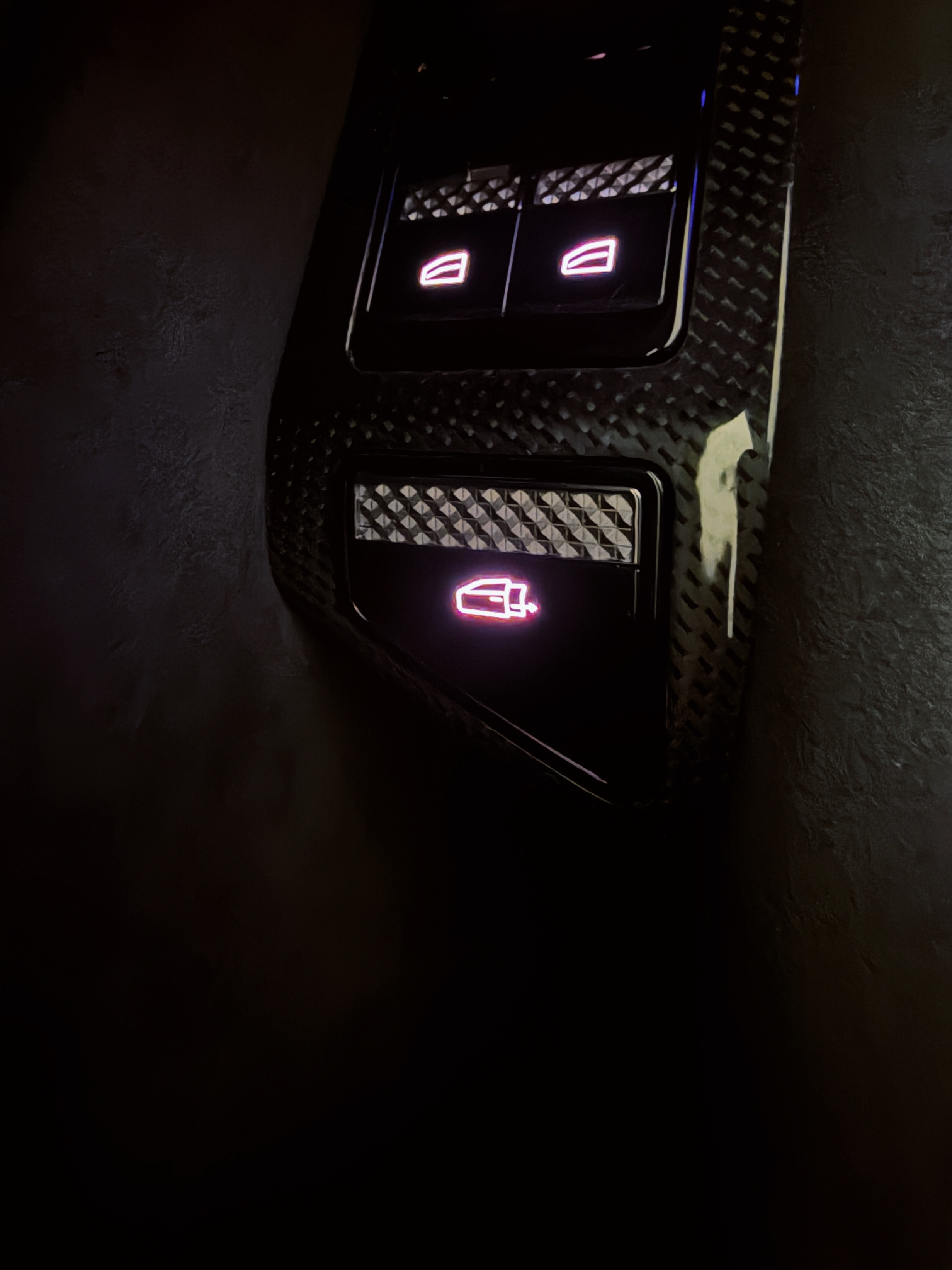 这叫什么？这叫：门窗的一致性路特斯eletre