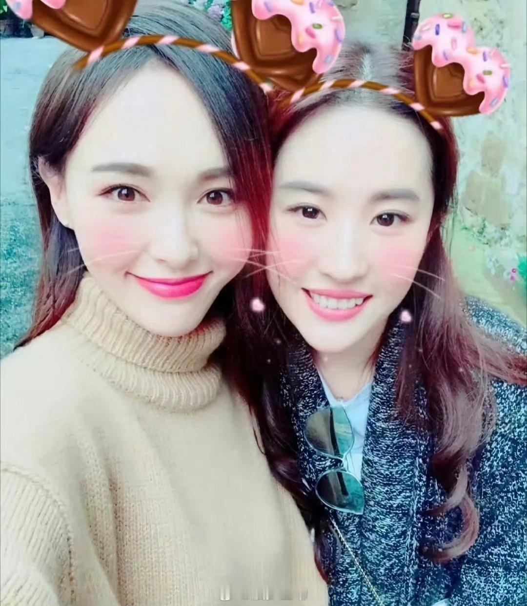 唐嫣连续12年给刘亦菲庆生十二年如约而至，每年生日的祝福从不缺席，没有喧嚣造势，
