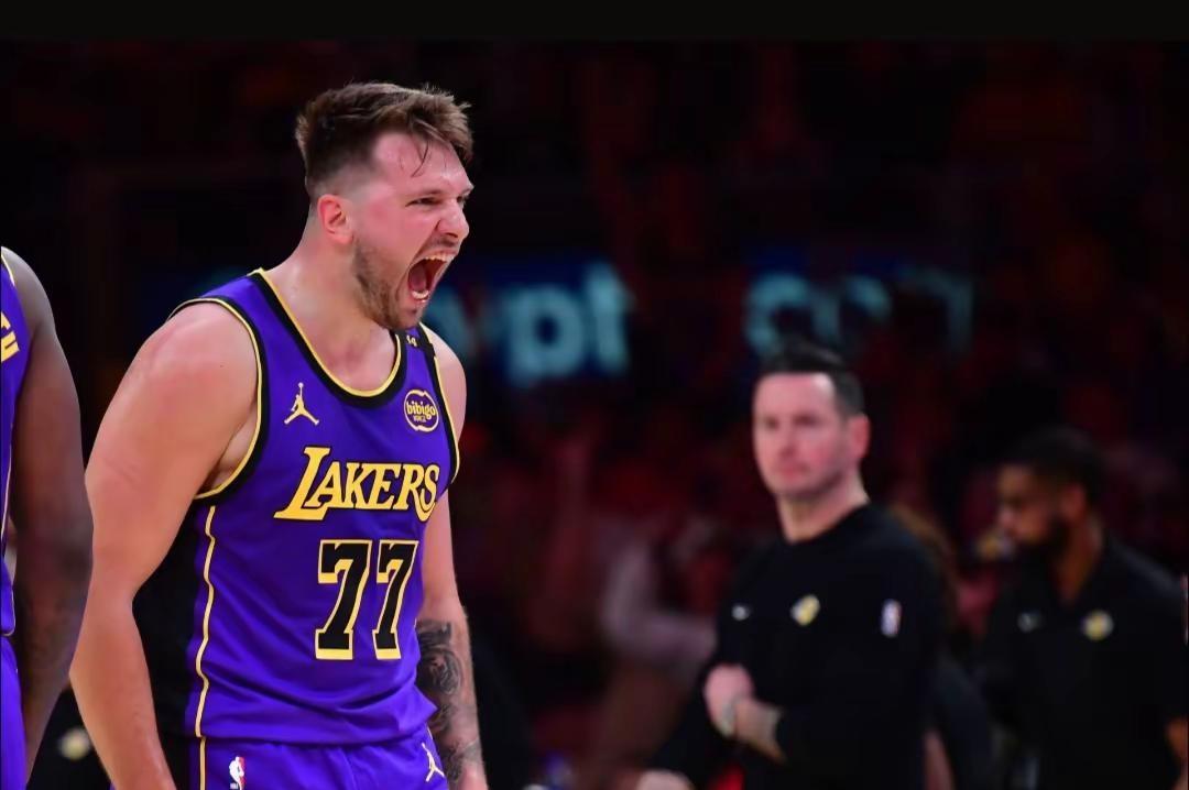 卢卡·东契奇 Luka Dončić生日：1999年2月28日，斯洛文尼亚，卢布