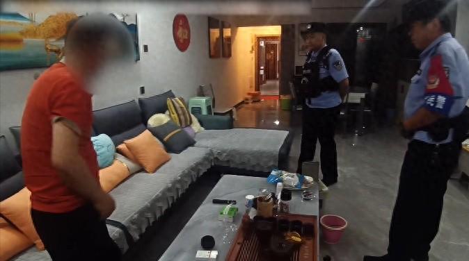 人狂必有祸！云南昆明，男子酒后情绪失控，狂打十一次110报警，扬言：我喝了酒，今