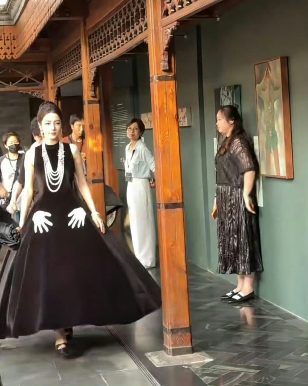 迪丽热巴 美神降临让我们恭迎“美神降临”这个词的真正的主人