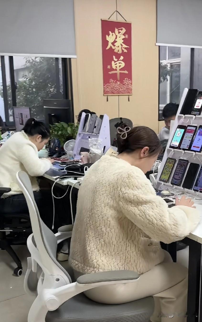 大家有没有发现，公司裁员用的最烂的说辞，我觉得就是“降本增效”了[打脸]很多公司