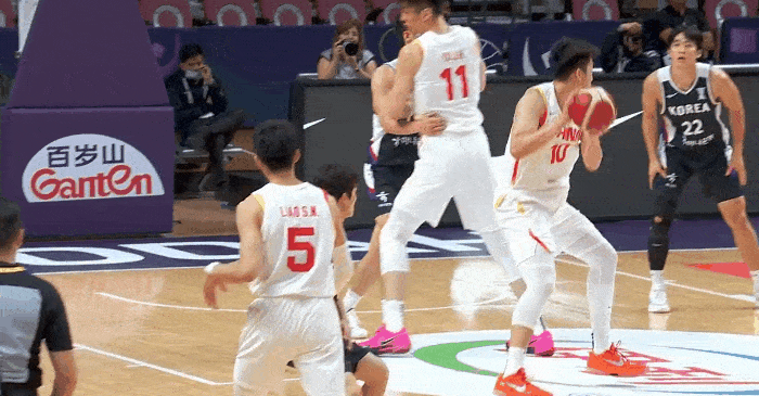 中国男篮vs韩国男篮王俊杰在国家队突破20分的一球！ ​​​