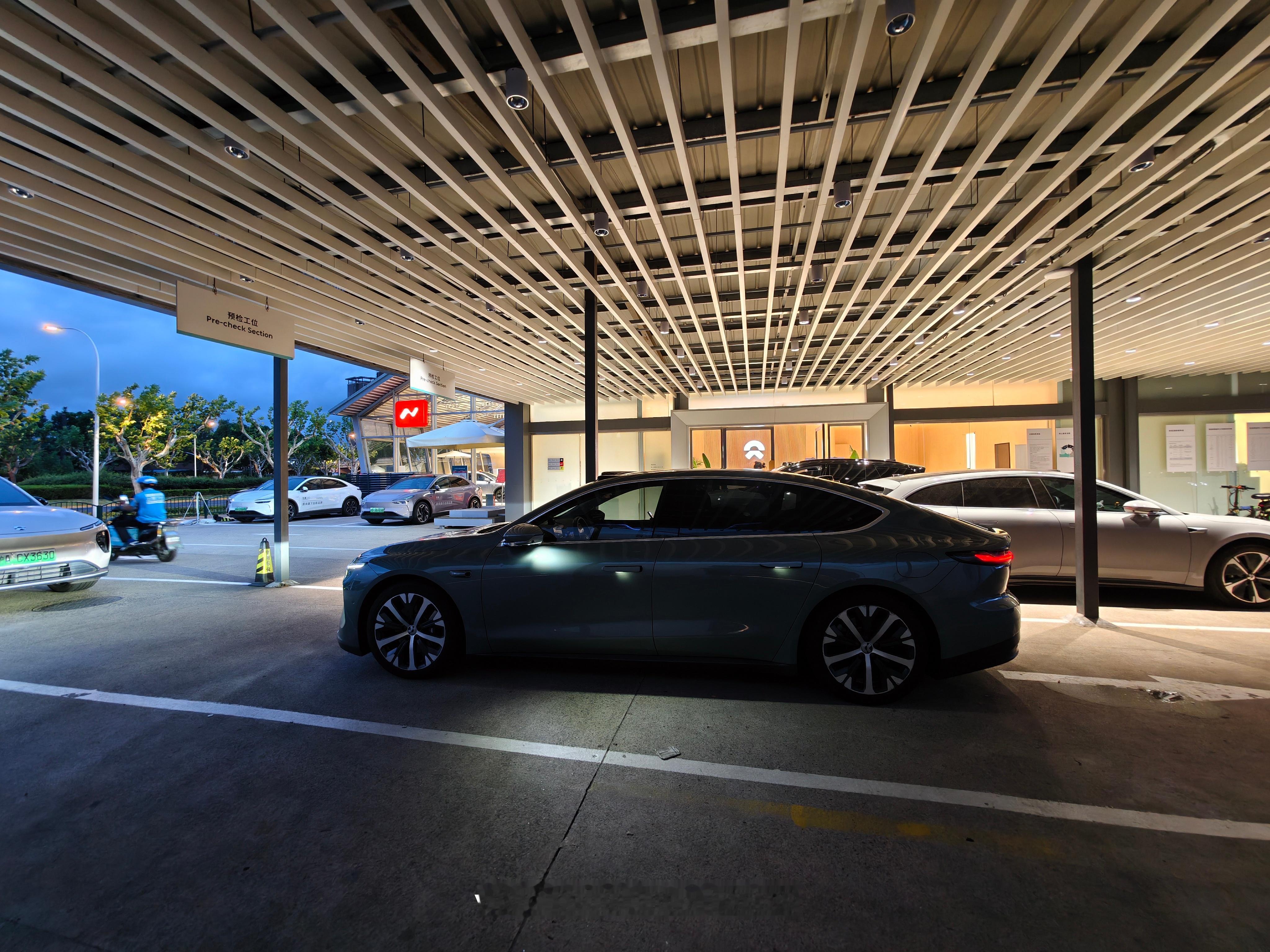 来维保中心取车，蔚来et7还是那么帅蔚来et7新能源汽车 ​​​