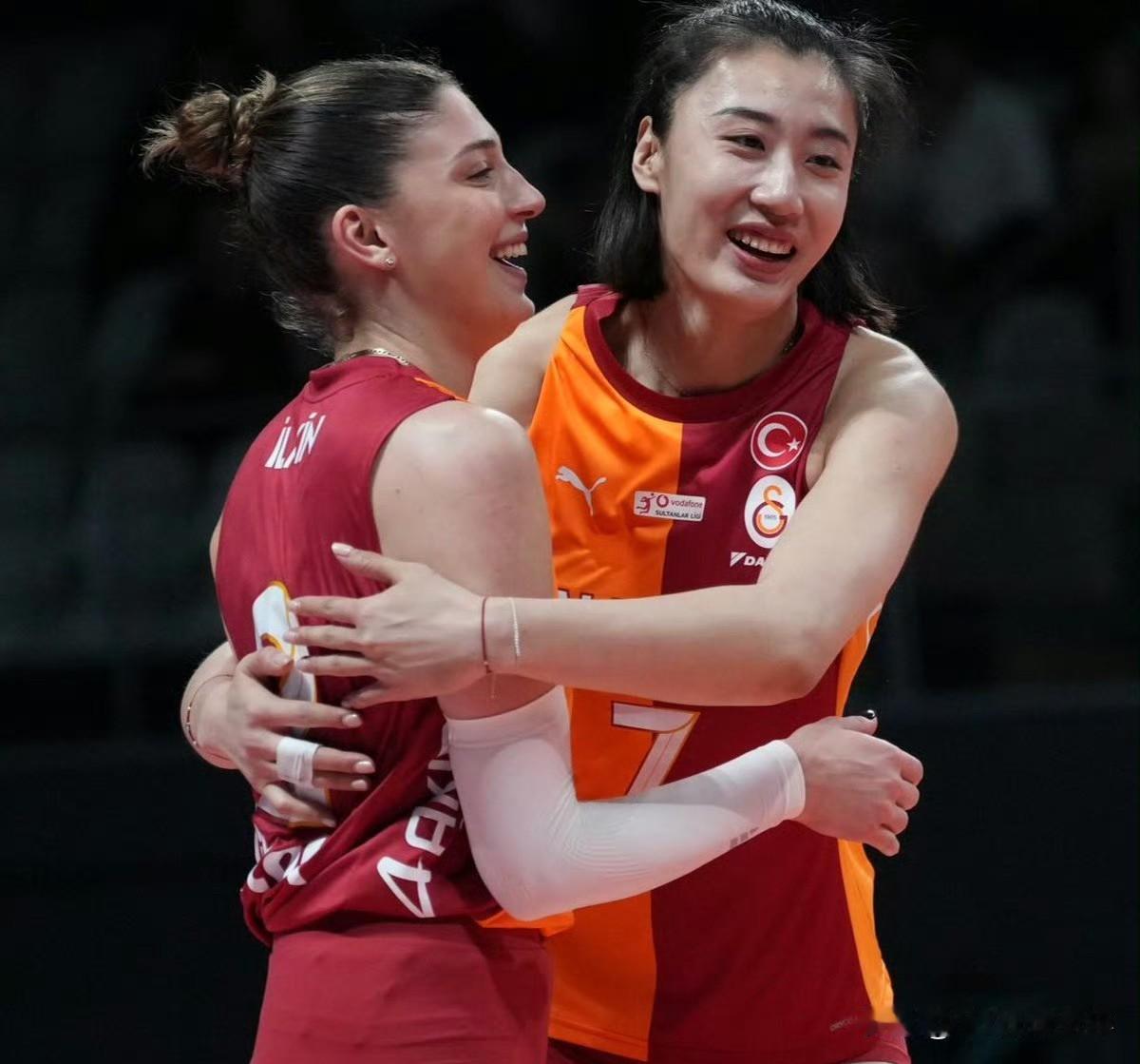 王媛媛狂砍8拦！土超率队晋级5-6名排位赛

国际排坛动态王媛媛中国女排

土超