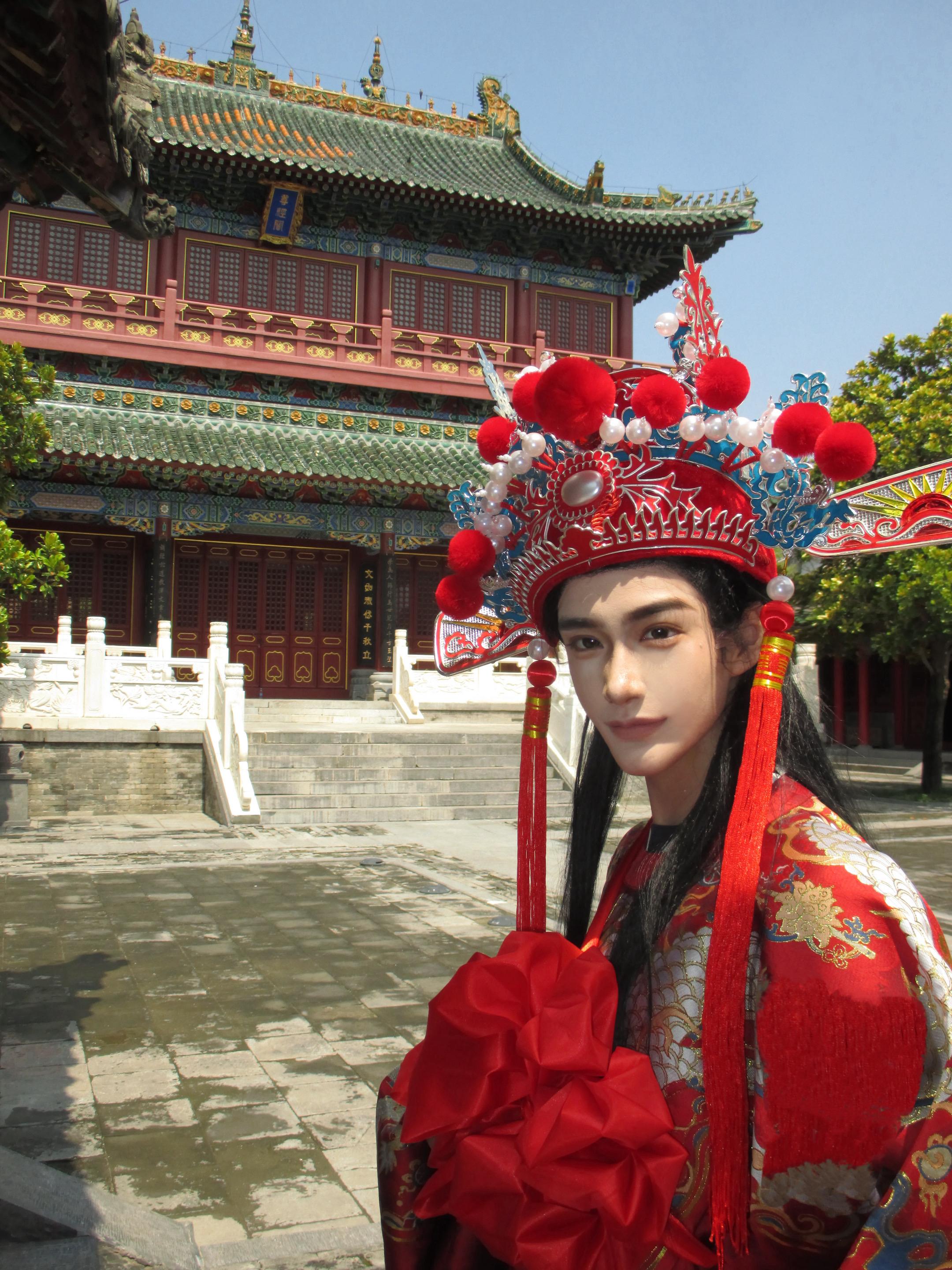 来日放榜簪花在春衫。