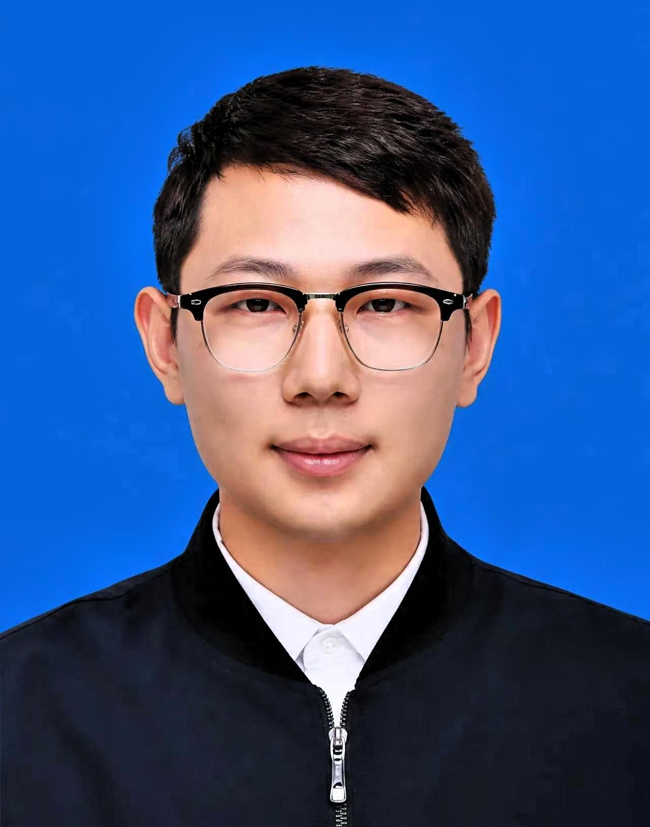 彭清林，男，白族，1992年10月生，浙江省杭州市美团外卖配送员。2025年7月
