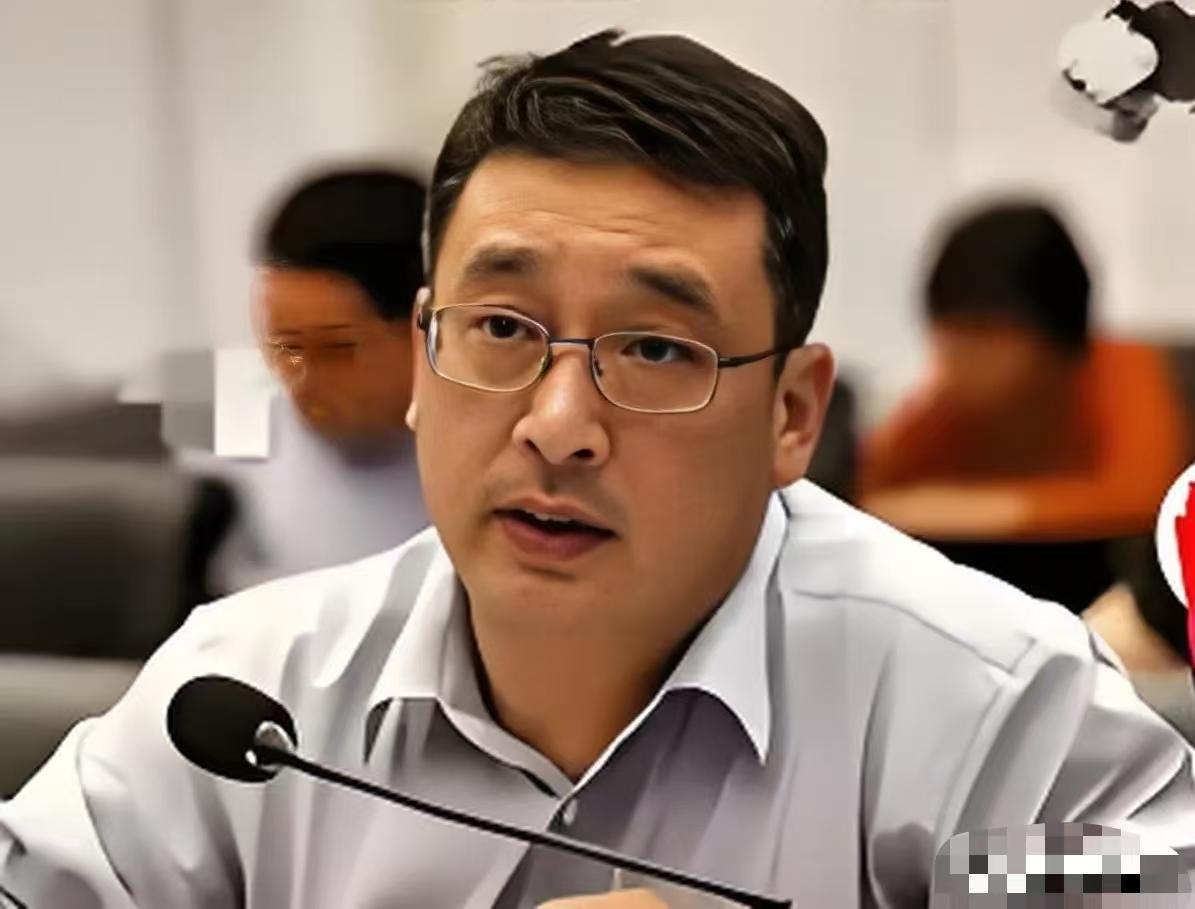 咱先别总说打打日本
 
眼下最该干的事儿，是把全国的武器仓库都翻个底朝天！你信不