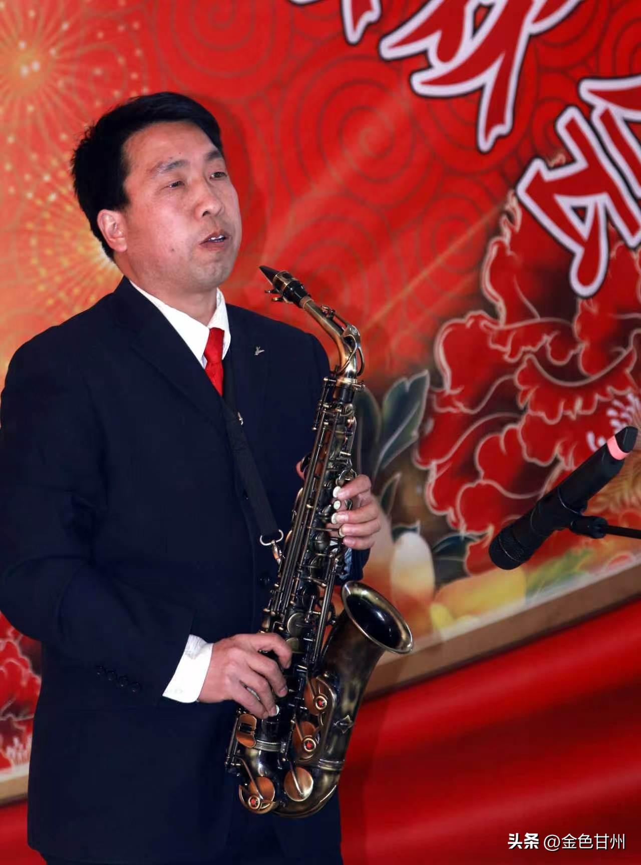 “外卖诗人”王计兵的诗歌魅力十足。他出身平凡，送外卖的经历让他的诗扎根于生活。像